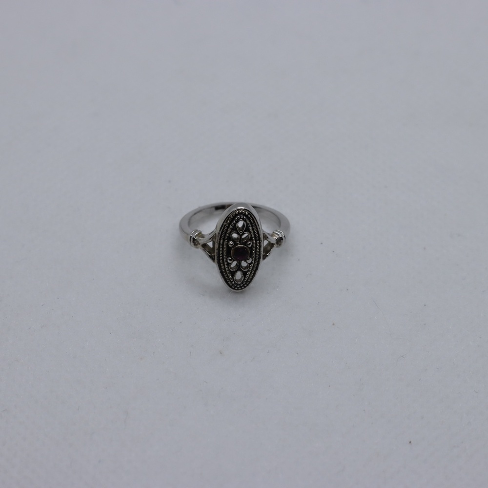 Vintage Women's Avon Silver Plated Amethyst Ring